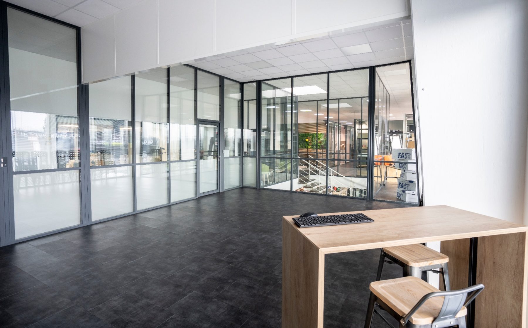 Showroom sous verrières, architecture intérieure à Nantes