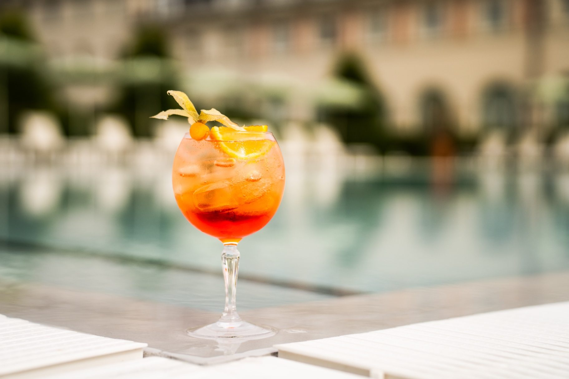 Cocktail au bord de la piscine