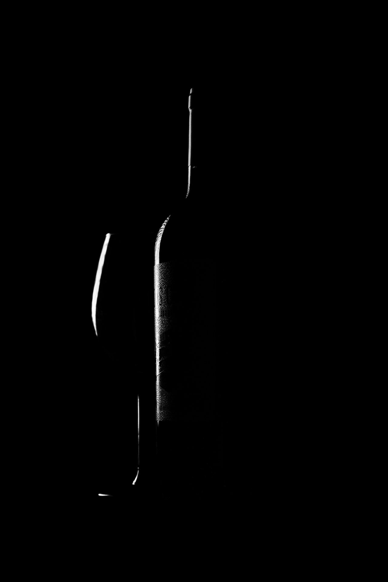 Bouteille de vin en noir et blanc, photographie pour une propriété girondine
