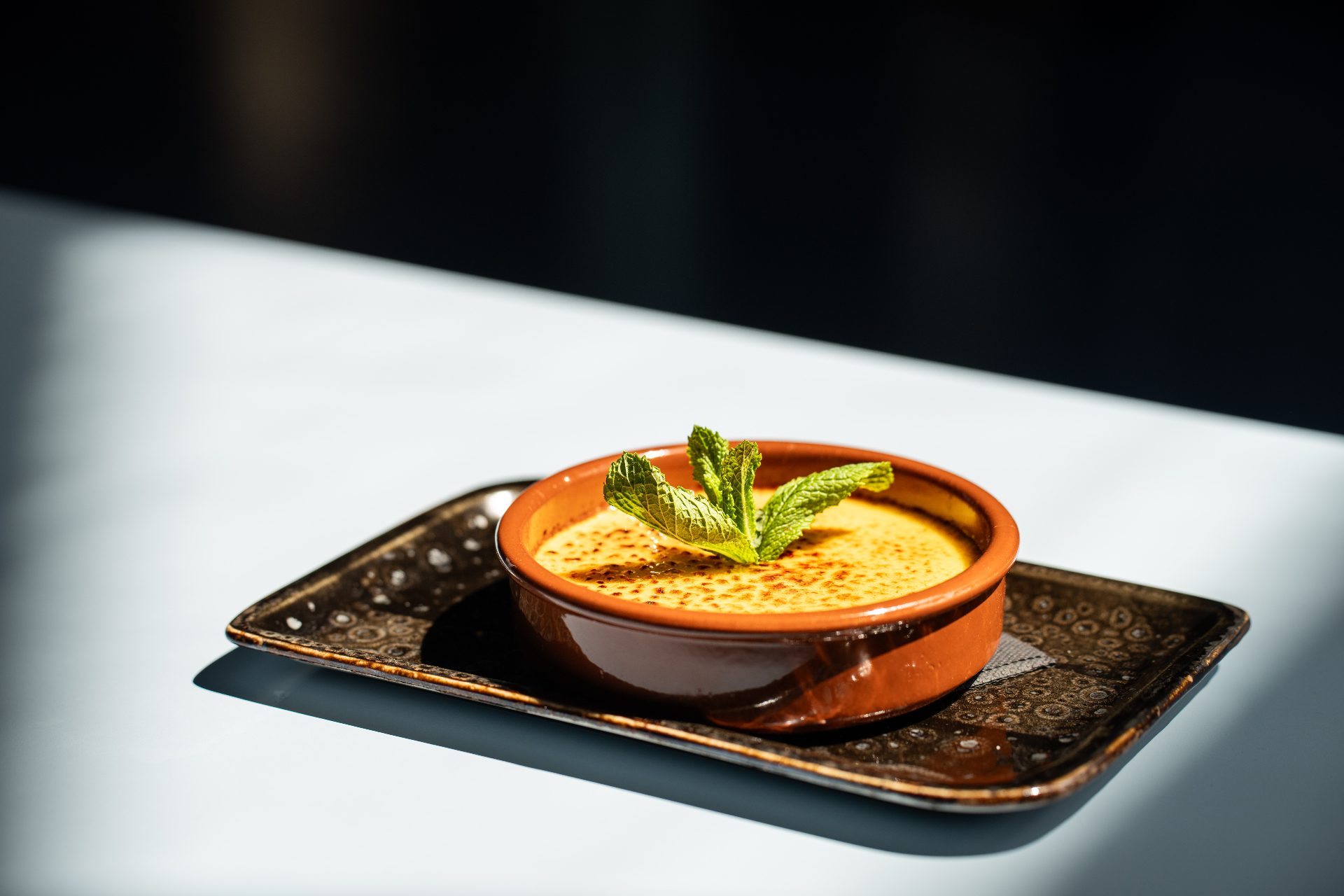 Crème brûlée dorée