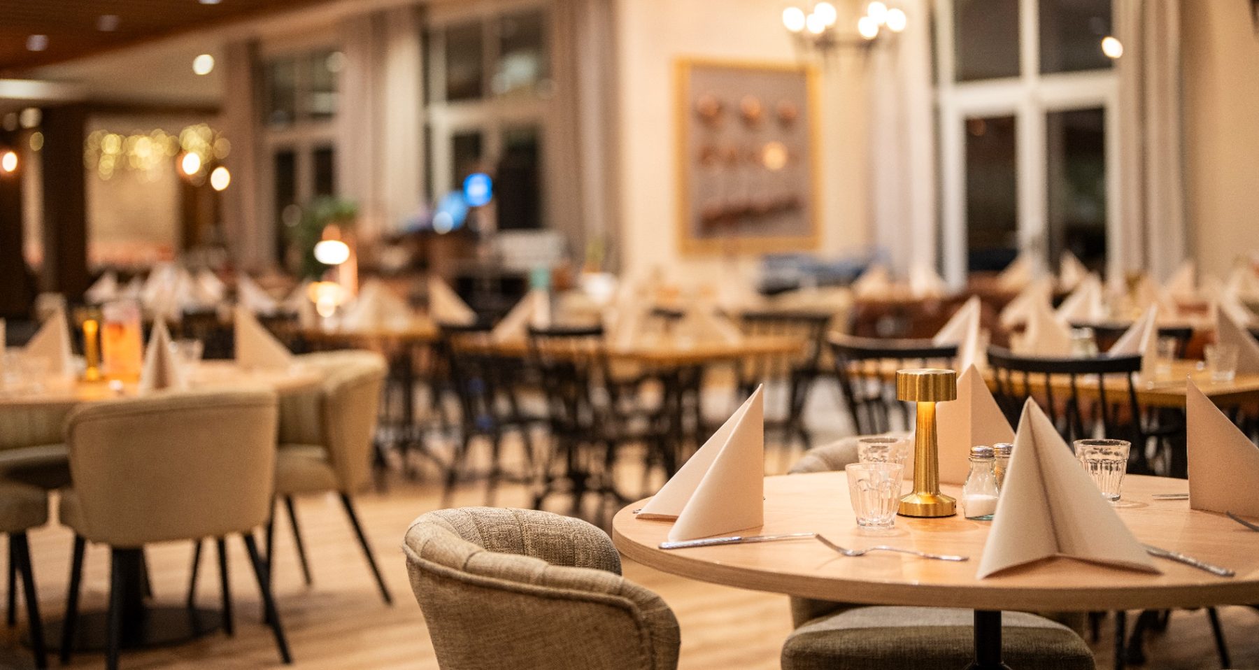 Salle de restaurant à La Rochelle, lumière naturelle