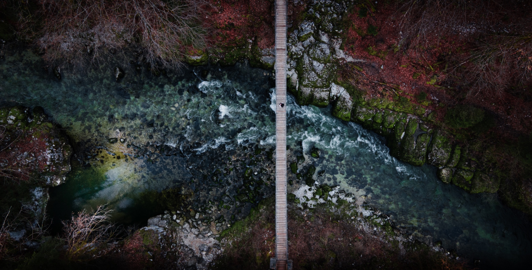Passerelle symétrique sur les remous du Jura