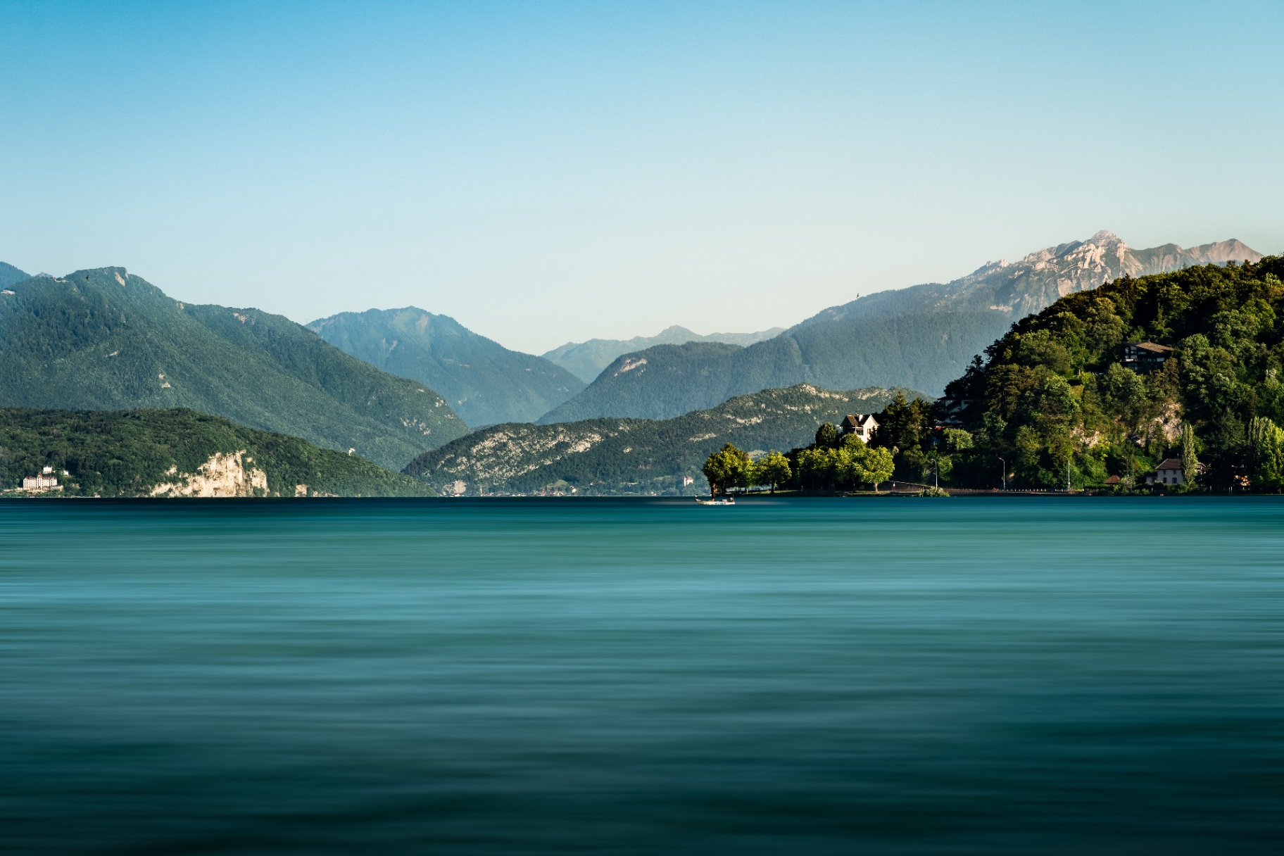 Lac d'Annecy, matin bleu
